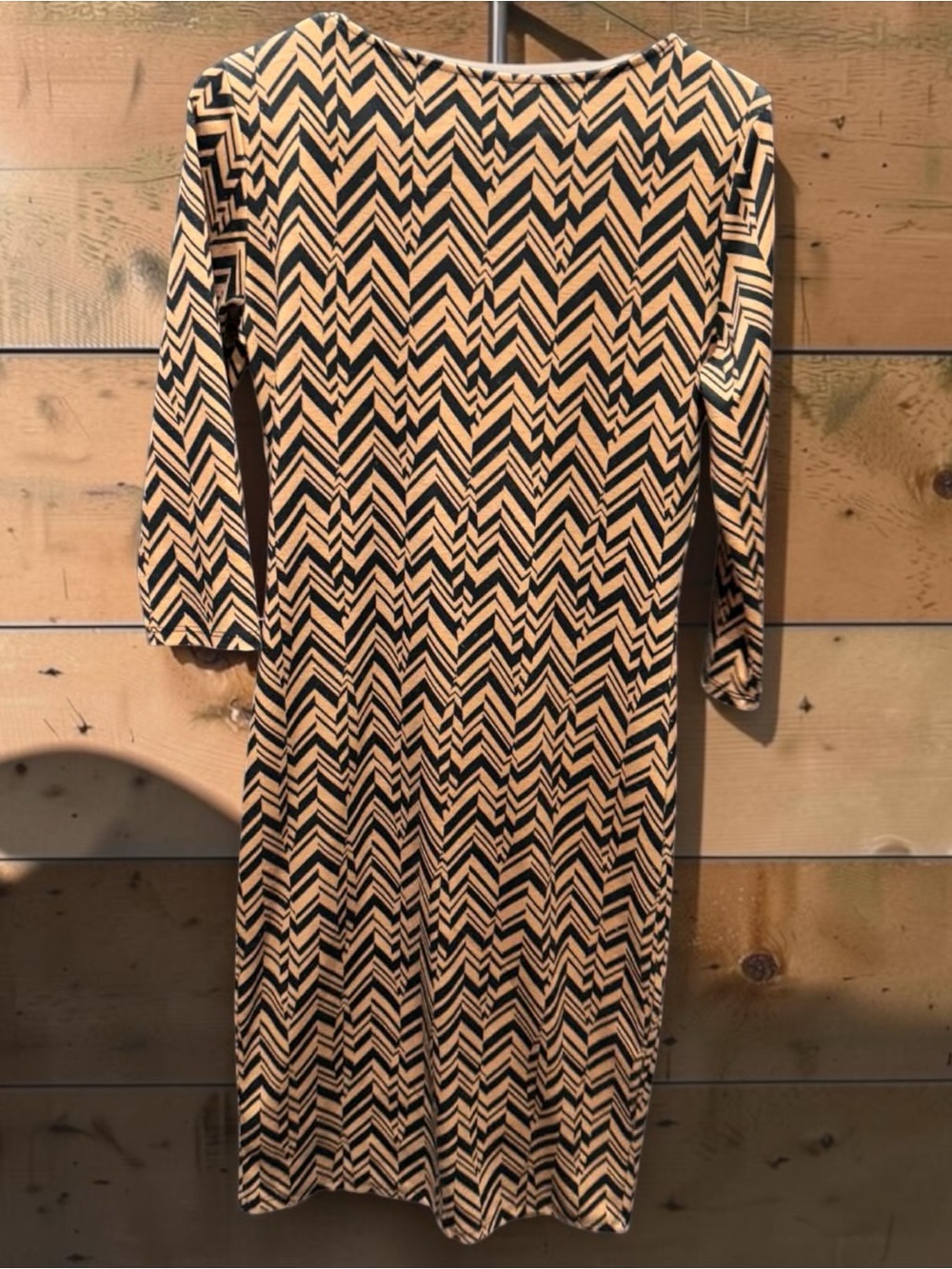 Millibon Black and Beige Chevron Long-Sleeve Dress LARGE Pit 16”
Length 40” - Picture 3 of 6